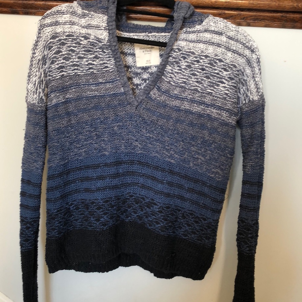 V neck sweater with a hood